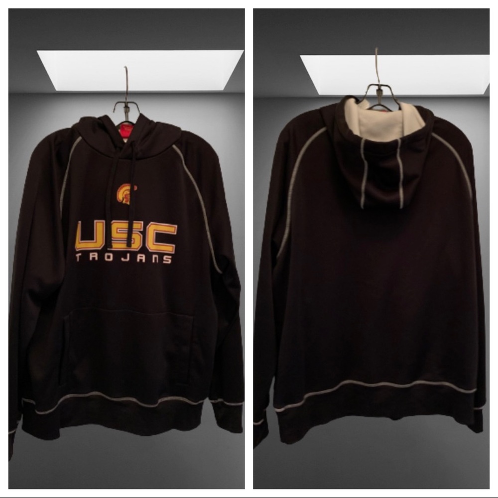USC Trojans Pullover Hoodie size L
Authentic Apparel
